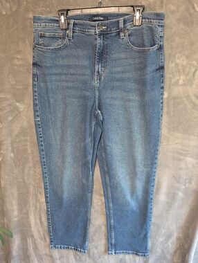 Calvin Klein High-Rise Straight-Leg Jeans in Medium Blue